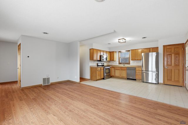 1235 ENNEN DR, Rapid City, SD 57703