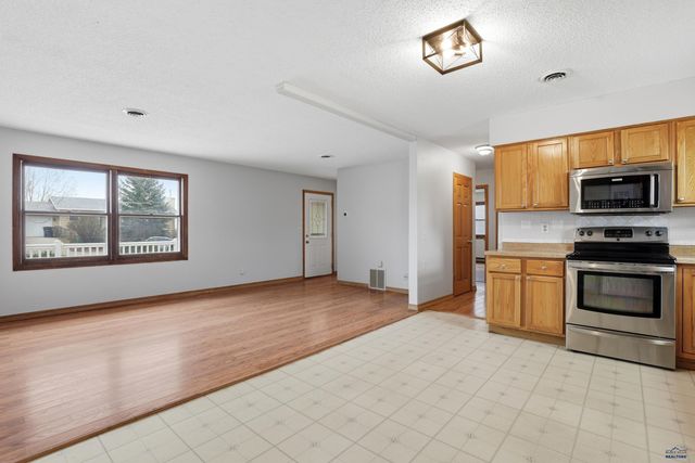 1235 ENNEN DR, Rapid City, SD 57703