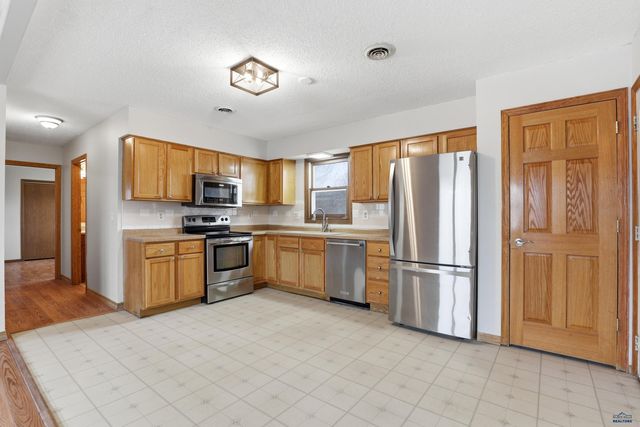 1235 ENNEN DR, Rapid City, SD 57703