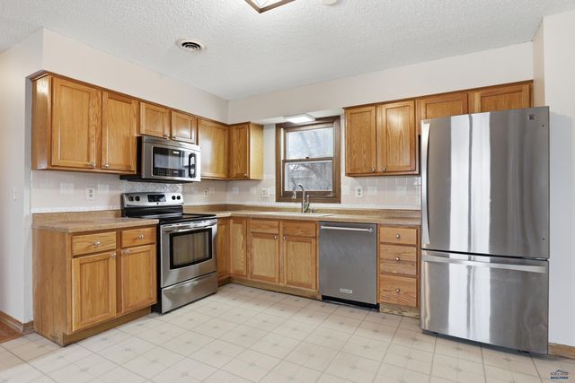 1235 ENNEN DR, Rapid City, SD 57703