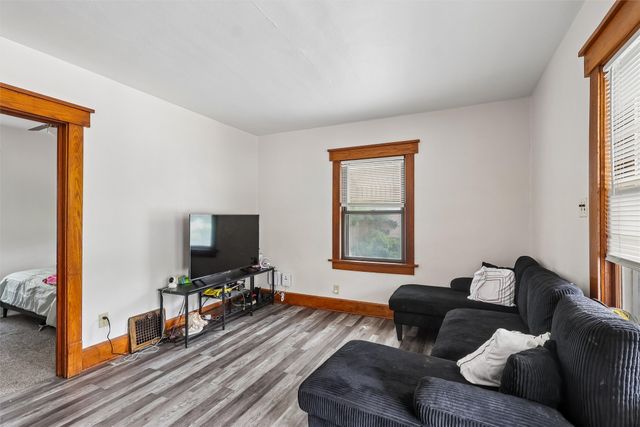 410 Douglas Avenue, Des Moines, IA 50313