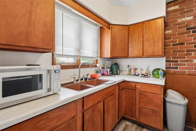 410 Douglas Avenue, Des Moines, IA 50313