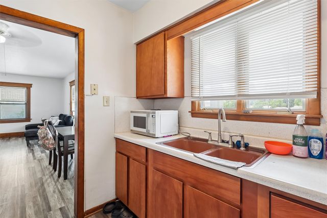 410 Douglas Avenue, Des Moines, IA 50313