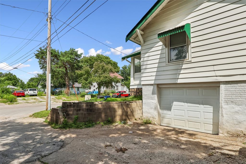 410 Douglas Avenue, Des Moines, IA 50313