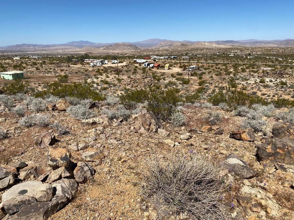 Image 12 of property listing at 5168 Lazy Lane, Johnson Valley, CA 92285