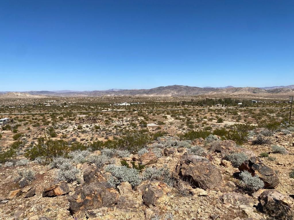 Image 13 of property listing at 5168 Lazy Lane, Johnson Valley, CA 92285