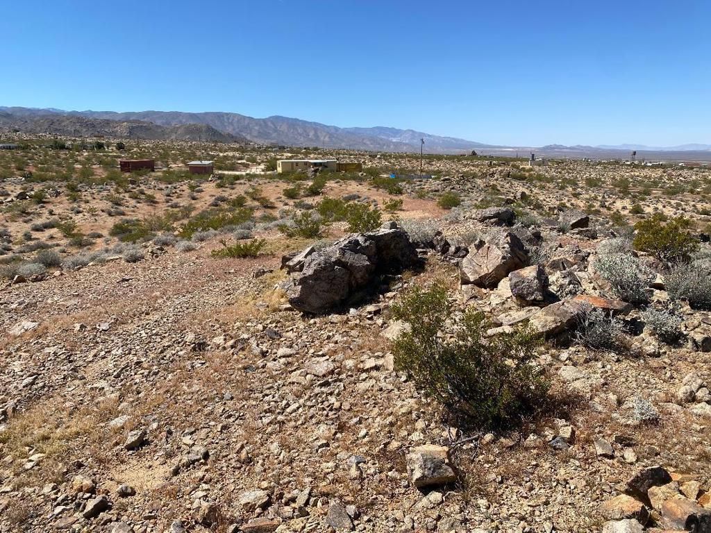 Image 14 of property listing at 5168 Lazy Lane, Johnson Valley, CA 92285