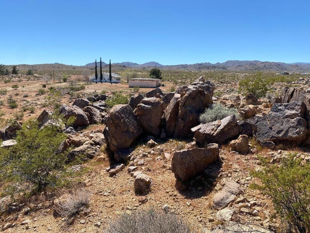 Image 2 of property listing at 5168 Lazy Lane, Johnson Valley, CA 92285