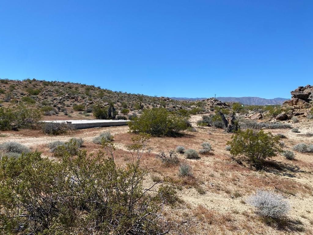 Image 6 of property listing at 5168 Lazy Lane, Johnson Valley, CA 92285