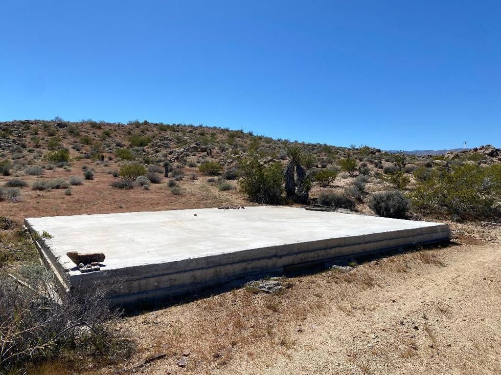 Image 8 of property listing at 5168 Lazy Lane, Johnson Valley, CA 92285