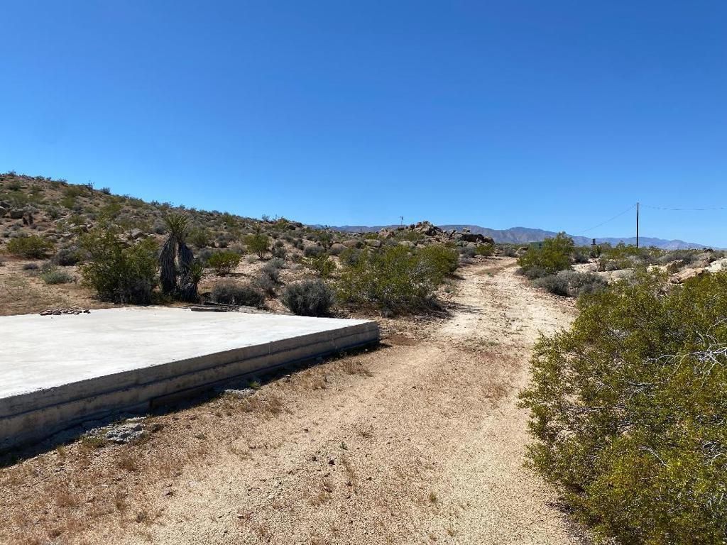 Image 9 of property listing at 5168 Lazy Lane, Johnson Valley, CA 92285