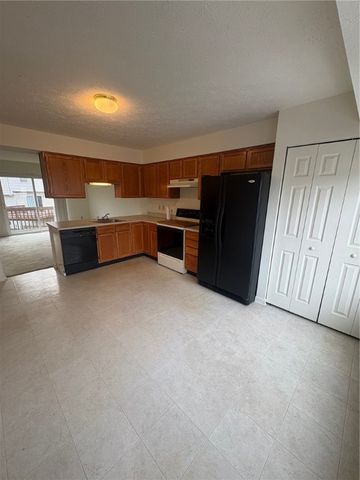 136 MANOR VIEW DR, Manor, PA 15665