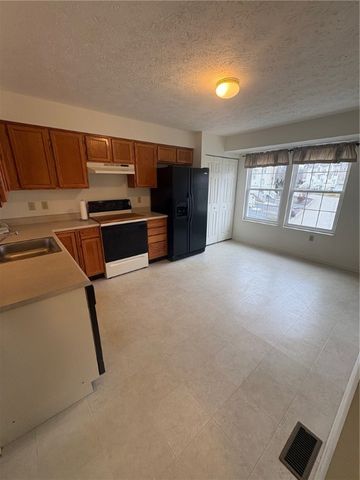 136 MANOR VIEW DR, Manor, PA 15665