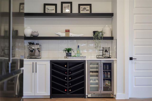 432 Venture BLVD S, Point Venture, TX 78645