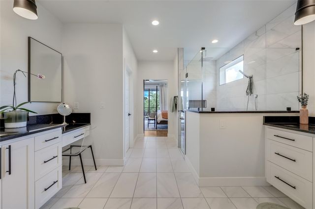 432 Venture BLVD S, Point Venture, TX 78645