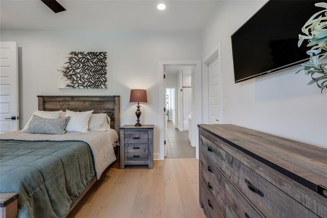432 Venture BLVD S, Point Venture, TX 78645