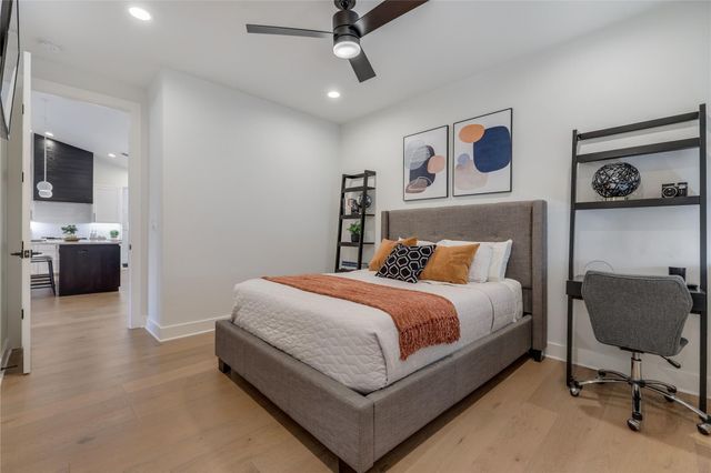 432 Venture BLVD S, Point Venture, TX 78645