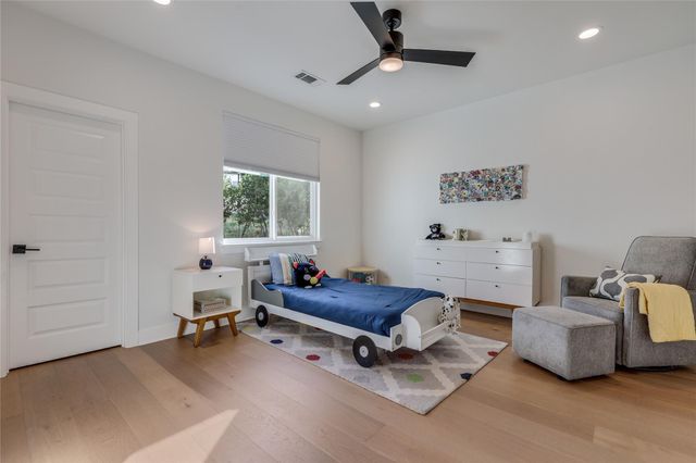432 Venture BLVD S, Point Venture, TX 78645