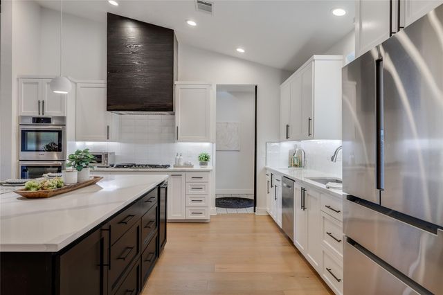 432 Venture BLVD S, Point Venture, TX 78645