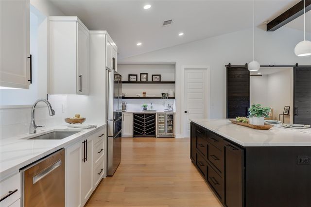 432 Venture BLVD S, Point Venture, TX 78645
