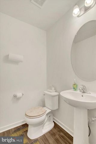 17 NATURES WAY CIR, New Oxford, PA 17350