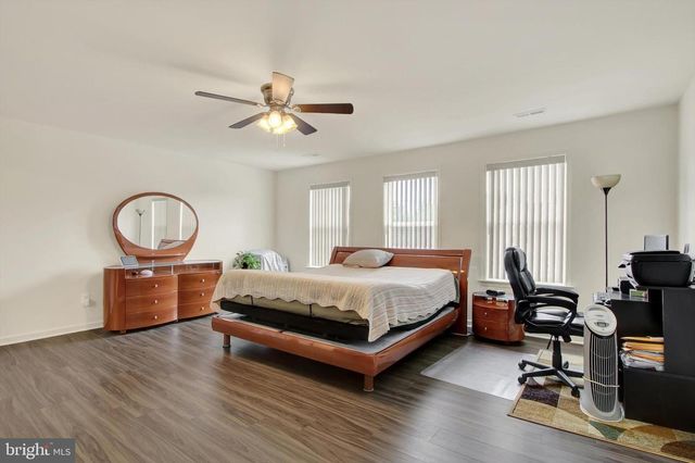 17 NATURES WAY CIR, New Oxford, PA 17350