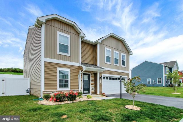 17 NATURES WAY CIR, New Oxford, PA 17350