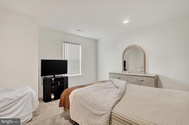 17 NATURES WAY CIR, New Oxford, PA 17350