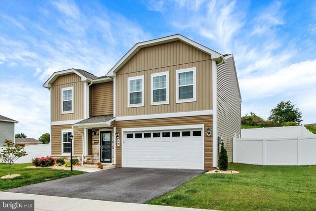 17 NATURES WAY CIR, New Oxford, PA 17350