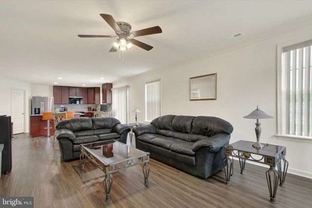17 NATURES WAY CIR, New Oxford, PA 17350