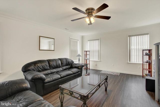 17 NATURES WAY CIR, New Oxford, PA 17350