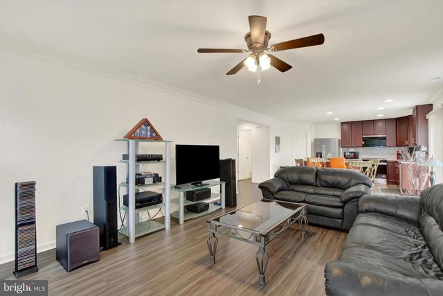17 NATURES WAY CIR, New Oxford, PA 17350