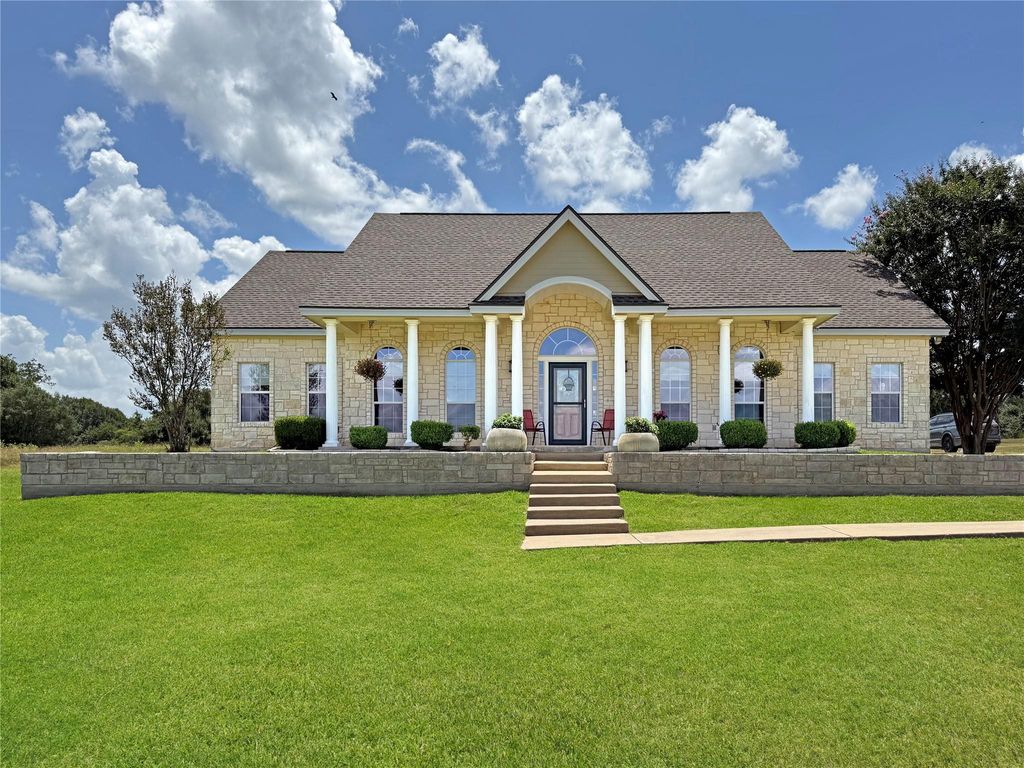 1611 W Fm 696, Lexington, TX 78947