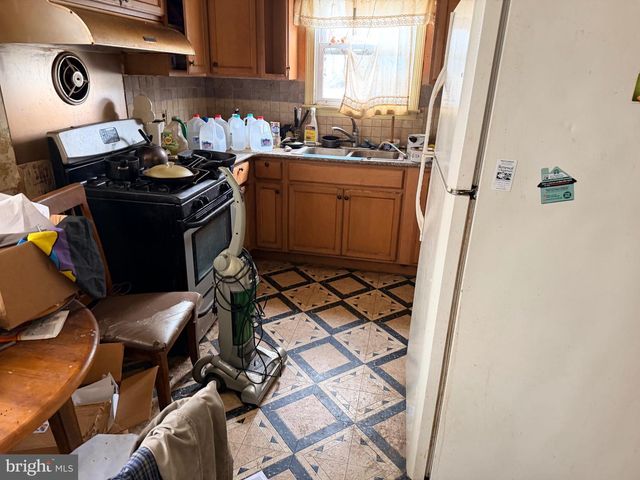 132 OAKDALE RD, Cherry Hill, NJ 08034