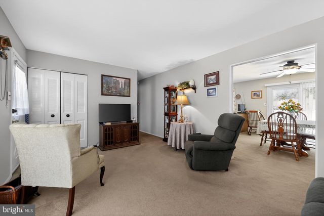 227 TENBY CHASE DR, Delran, NJ 08075