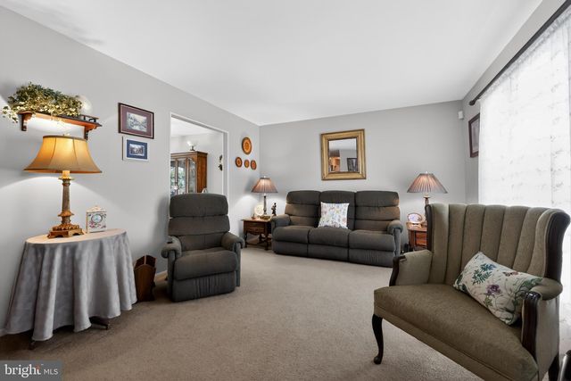 227 TENBY CHASE DR, Delran, NJ 08075