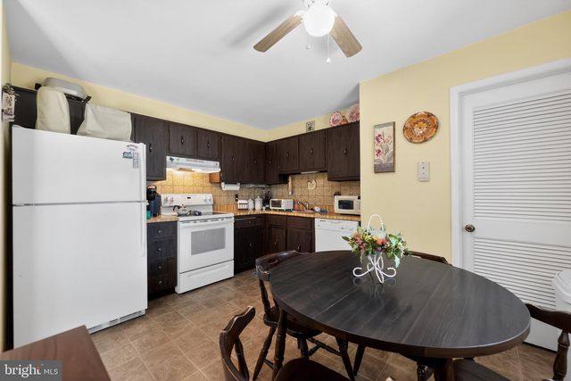 227 TENBY CHASE DR, Delran, NJ 08075