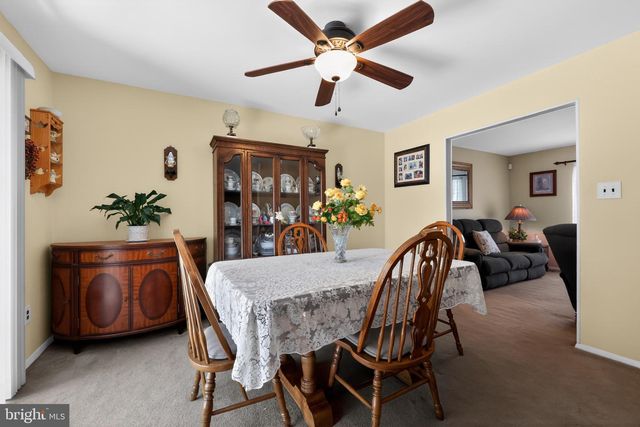 227 TENBY CHASE DR, Delran, NJ 08075