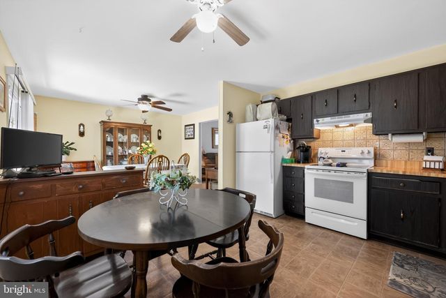 227 TENBY CHASE DR, Delran, NJ 08075