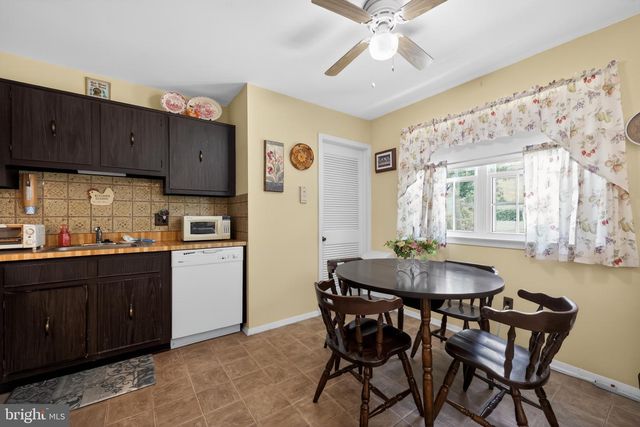 227 TENBY CHASE DR, Delran, NJ 08075