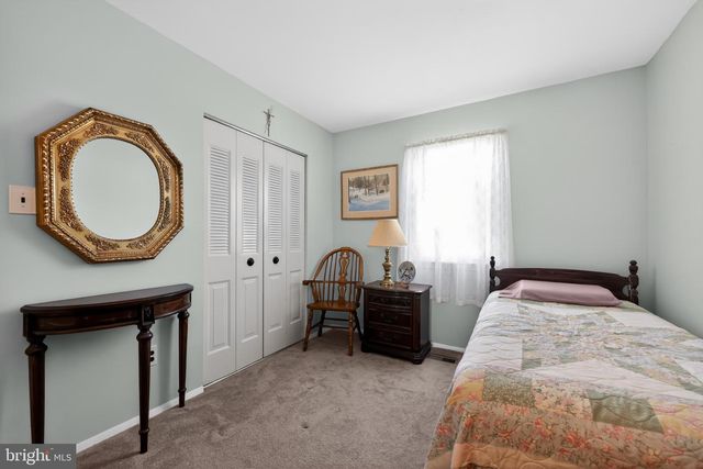 227 TENBY CHASE DR, Delran, NJ 08075