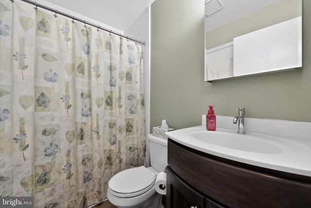 227 TENBY CHASE DR, Delran, NJ 08075