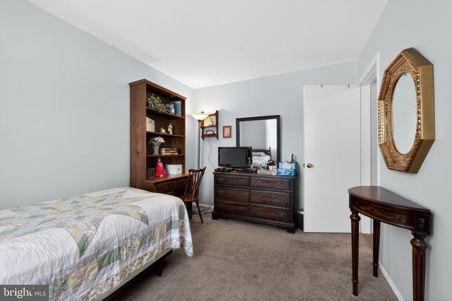 227 TENBY CHASE DR, Delran, NJ 08075