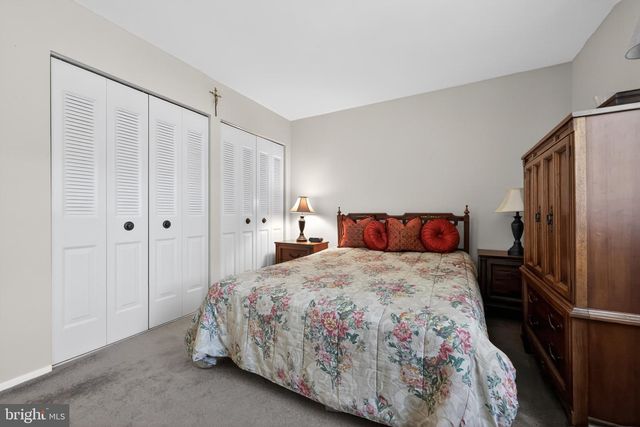 227 TENBY CHASE DR, Delran, NJ 08075