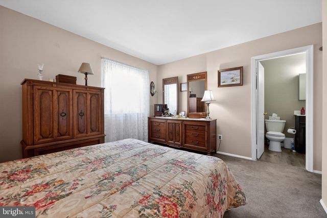 227 TENBY CHASE DR, Delran, NJ 08075