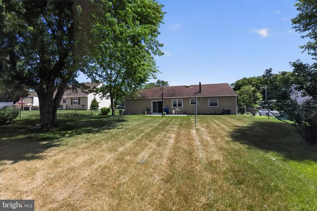 227 TENBY CHASE DR, Delran, NJ 08075