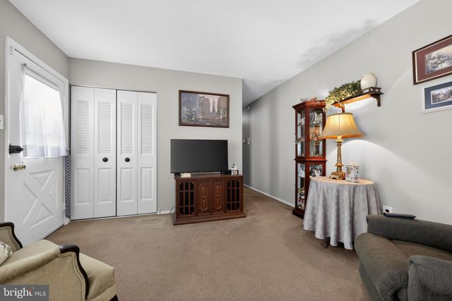 227 TENBY CHASE DR, Delran, NJ 08075