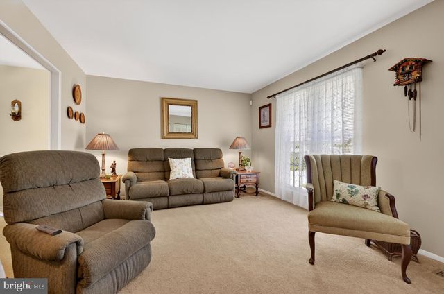 227 TENBY CHASE DR, Delran, NJ 08075