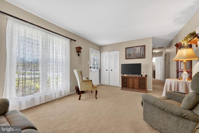 227 TENBY CHASE DR, Delran, NJ 08075