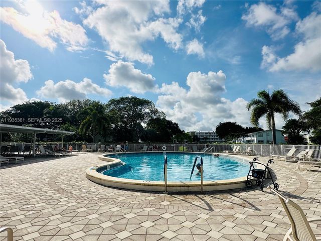 1058 E Harwood E 1058, Deerfield Beach, FL 33442